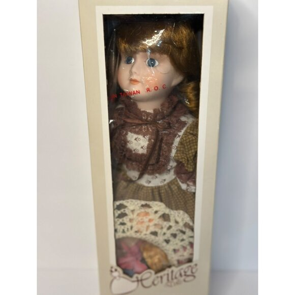 VTG Heritage Dolls Porcelain R.O.C. Victorian-style Doll Taiwan Made NIB - Picture 5 of 7